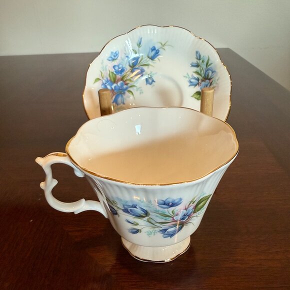 Royal Albert English Tea Cup and Saucer Set - Blue Bells - Picture 6 of 6